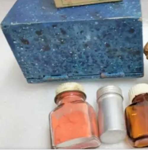 Bottle Rooipoier still some in box small tin bottle