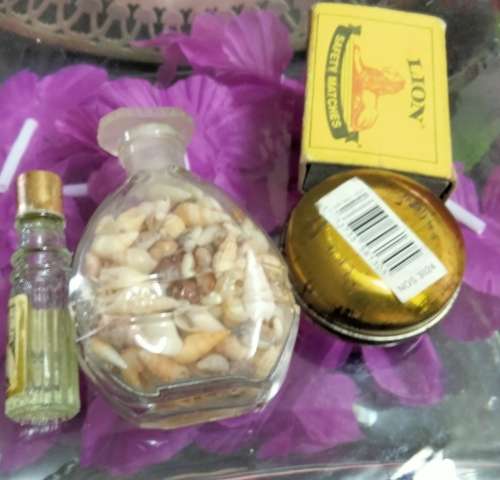 2 glass Perfume BOTTLES+ lids1has sea shells+ 1 Tin emptyLOOK At All My BUY NOW Listings NO WAITING