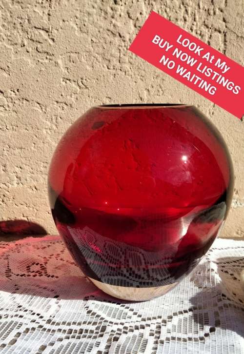 Vase + SEA SHELL- 1RUBY RED ART Glass Ovoid* Whitfriar style*Display Shells BUY NOW items NO WAITING