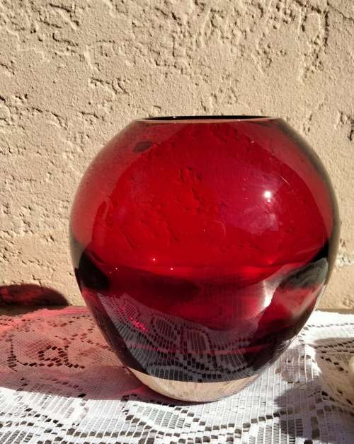 Vase + SEA SHELL- 1RUBY RED ART Glass Ovoid* Whitfriar style*Display Shells BUY NOW items NO WAITING