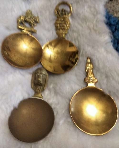 TEA CADDY Scoops - 4 Brass Esmeralda Chaucer Jenny Jones Dog LOOK At My BUY NOW items NO WAITING
