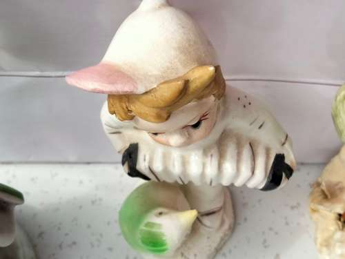 FIGURINES 2 Boys Victorian style Porcelain hand painted LOOK At My BUY NOW * NO WAITING