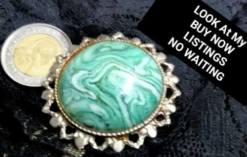 BROOCH Green  GEM STONES from *MALACHITE FAMILY Silver tone spike  edges