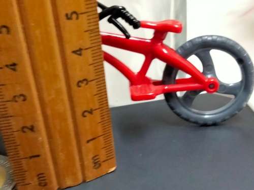 3 items 2 model plastic 1 motor bike HARLEY DAVIDSON +1 bicycle+1 Kawasaki Ninja Plinth Plastic