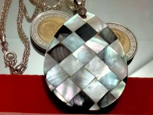Genuine CHECKERED M o Pearl*Tear Drop Pendant *Silver Tone chain LOOK At My BUY NOW items NO WAITING