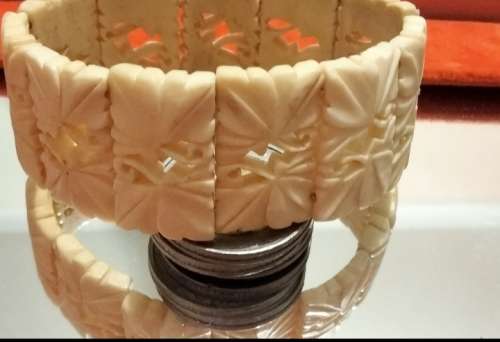 Bracelet Cream Bakelite hard plastic stretch style bracelet look at my Buy Now items No Waiting