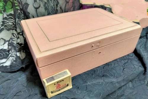 1 big Jewellery Box+2 - 1 Necklace Mother of pearl+ 1 black Crystals Jet