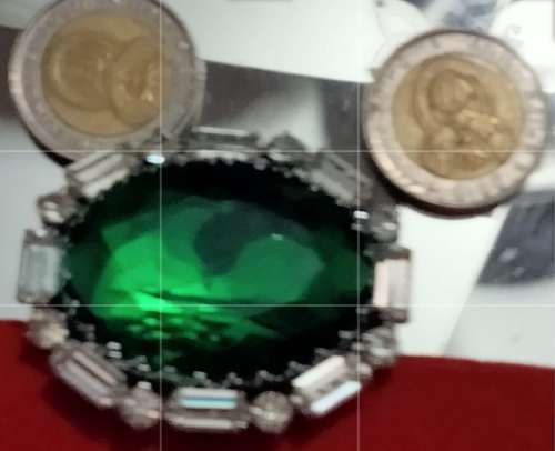 Brooch FACETED CUT-CRYSTAL EMERALD Green Glass STONE Surrounded by Baguette+Diamond glassRhinestone