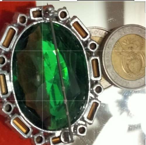 Brooch FACETED CUT-CRYSTAL EMERALD Green Glass STONE Surrounded by Baguette+Diamond glassRhinestone