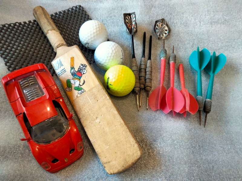 12 Toys Ferrari F50 9721 Die Cast Car+Darts+Golf balls+Mini ICC cricket bat2003