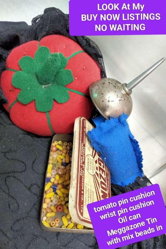 Sewing machine Thumb oiler Tin can - Pincushion - Pincushion - Meggezone tin- Beads