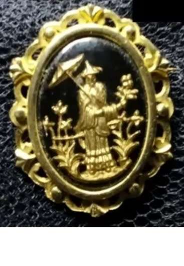 BROOCH - Basalt has gold Oriental Lady Garden Scene  Glass dome cover LOOK At My BUY NOW *NO WAITING