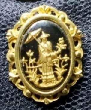 BROOCH - Basalt has gold Oriental Lady Garden Scene  Glass dome cover LOOK At My BUY NOW *NO WAITING