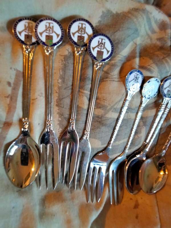 17-Enameled Emblem 13 TRANSVAAL SE-VROUE LANDBOU UNIE Spoon+Cake fork LOOK At my BUY NOW*NO WAITING