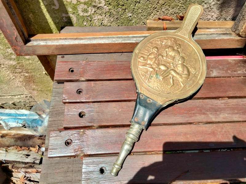 vintage Bellows-Wood Front Sheet Brass Publican SceneNozzle Base metal LOOK At My BUY NOW-NO WAITING