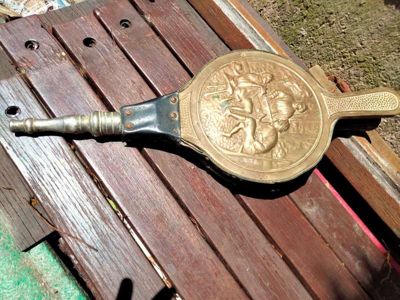 vintage Bellows-Wood Front Sheet Brass Publican SceneNozzle Base metal LOOK At My BUY NOW-NO WAITING