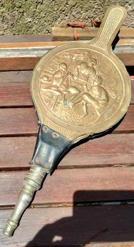 vintage Bellows-Wood Front Sheet Brass Publican SceneNozzle Base metal LOOK At My BUY NOW-NO WAITING
