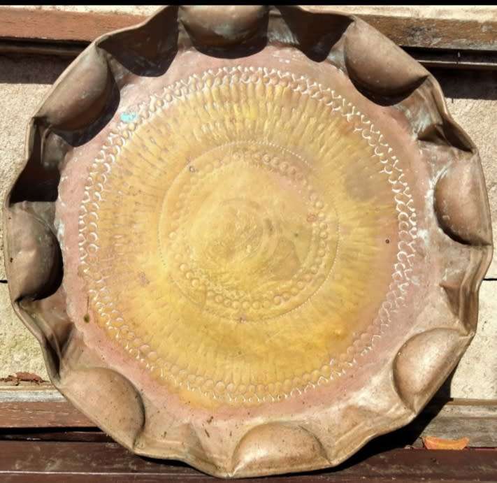 1 LARGE Round  BRASS TRAY 70 cm diam. depth 6 cm*Showing Ware *LOOK At My BUY NOW *NO WAITING