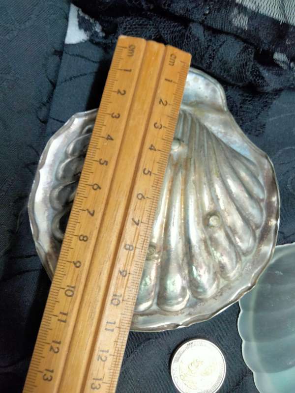 EPNS Clam shell Butter Dish+frostedGlass inner+1 Clam Shell dish+6Cocktail forks LOOK At My BUY NOW