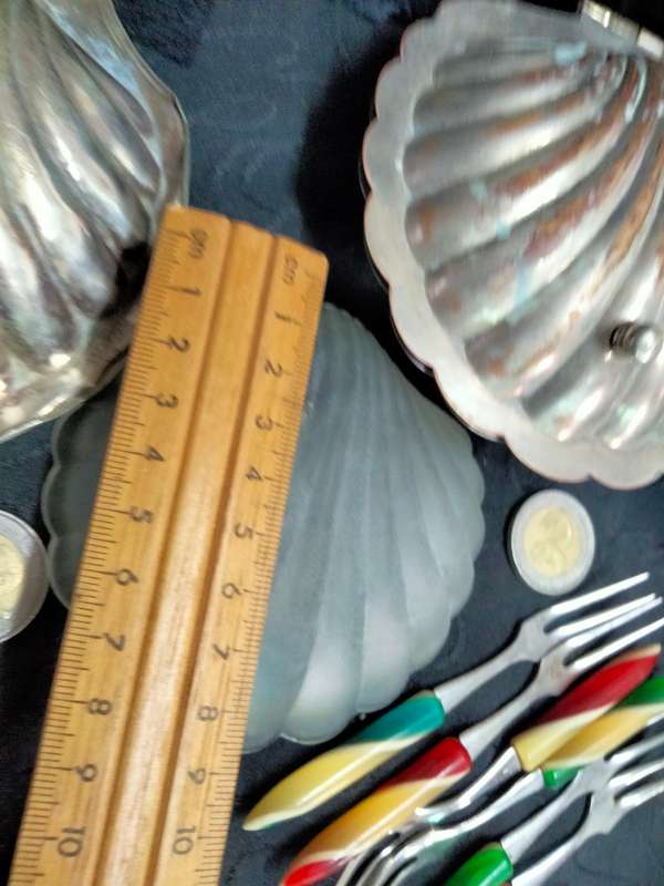 EPNS Clam shell Butter Dish+frostedGlass inner+1 Clam Shell dish+6Cocktail forks LOOK At My BUY NOW