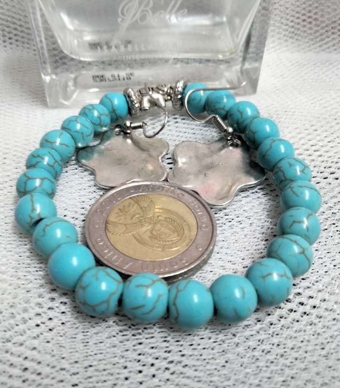 BANGLE Torquoise stretch elastic+Earrings Silver Tone Look at my Buy Now listings No Waiting