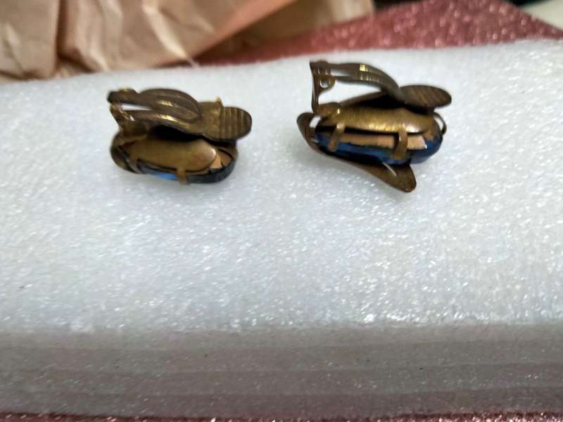 c1960 CLIP ON Earrings -Glass  Cut out leaf trim Gold tone LOOK at My BUY NOW NO WAITING