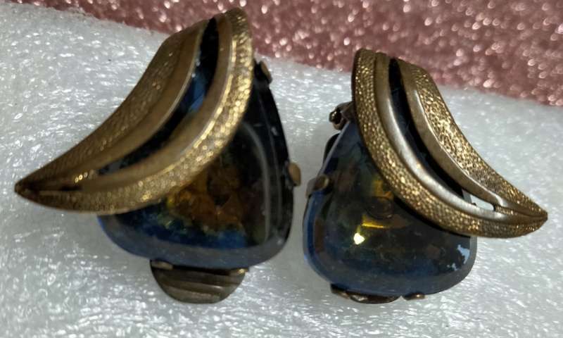 c1960 CLIP ON Earrings -Glass  Cut out leaf trim Gold tone LOOK at My BUY NOW NO WAITING