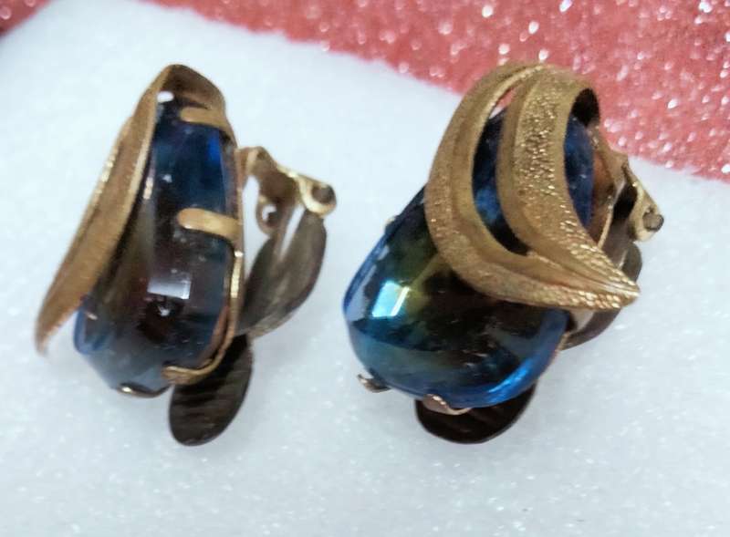 c1960 CLIP ON Earrings -Glass  Cut out leaf trim Gold tone LOOK at My BUY NOW NO WAITING