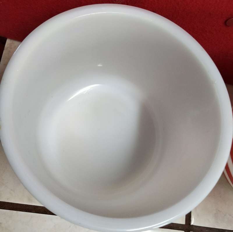 2 Milk Glass Bowls Red stripe OPALEX+Plain Great KITCHENALIA decor LOOK At My BUY NOW - NO WAITING