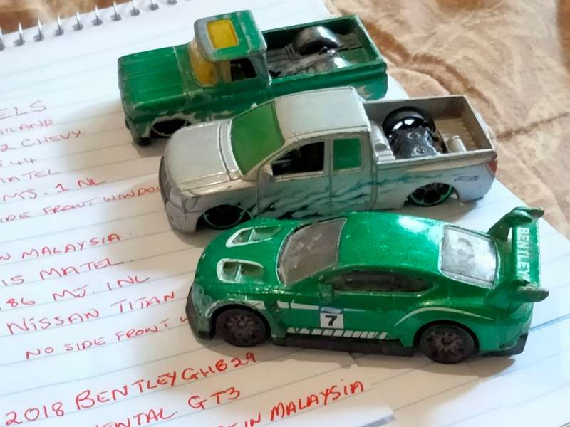 toys HOTWHEELS  3 cars - Custom 82` Chevy +Nissan Titan+ Bentley