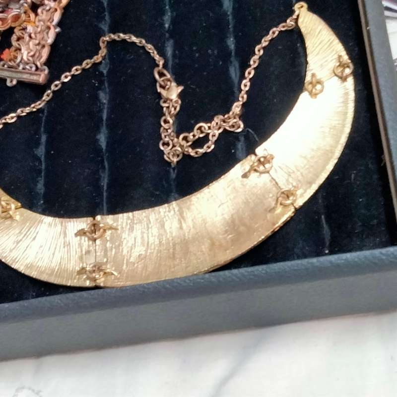 NECKLACE - TRIANGLE SHAPE Orange Trim gold+Gold tone Metal LOOK At My BUY NOW LISTINGS NO WAITING