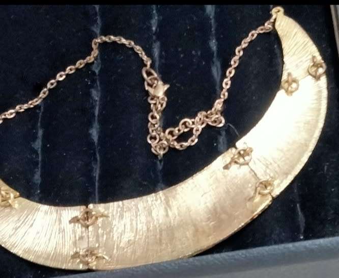 NECKLACE - TRIANGLE SHAPE Orange Trim gold+Gold tone Metal LOOK At My BUY NOW LISTINGS NO WAITING