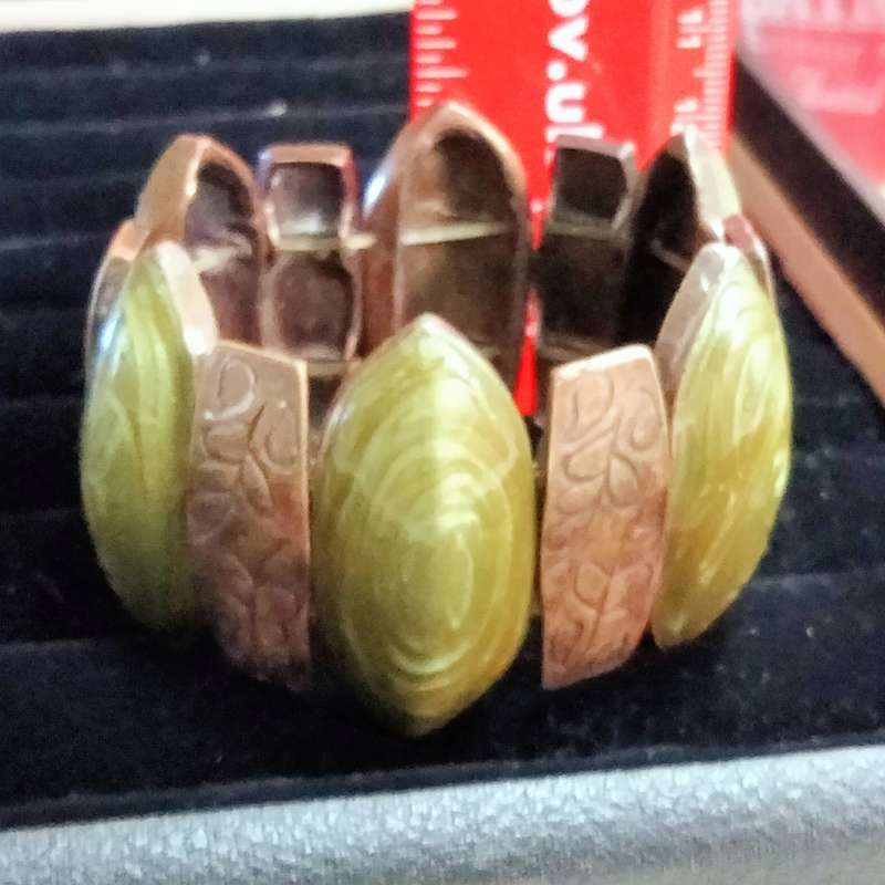 Bracele Stretch Links metal Gothic trimComposite Greene+ silver metal trim+Oblong metal has flowers