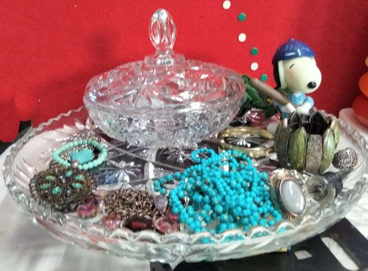 EXQUISITE**1950-60s Anchor Hocking Prescut Serving Platter OR Dressing table VANITY tray READ LOOK