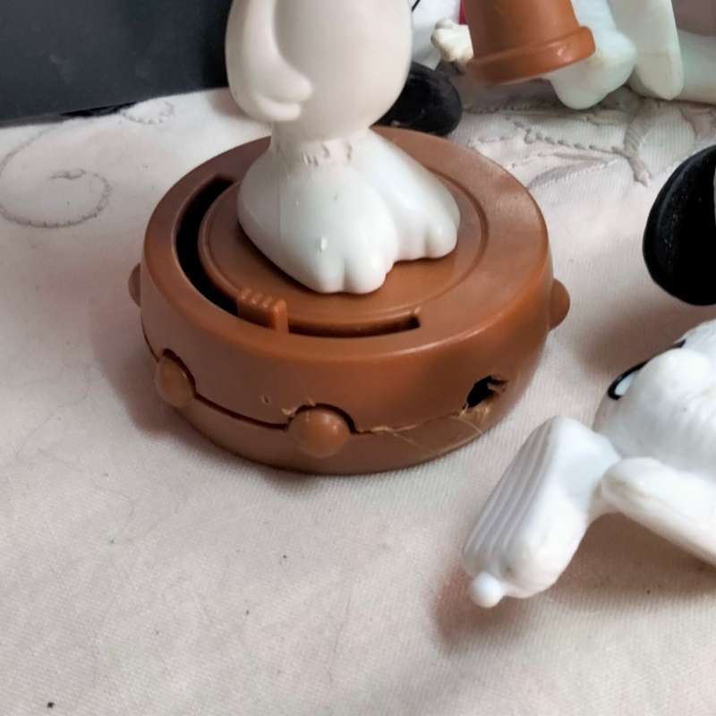 McDonald`s figurines SNOOPY Pirate Base Ball player 2 Same Look at my Buy Now listings No Waiting