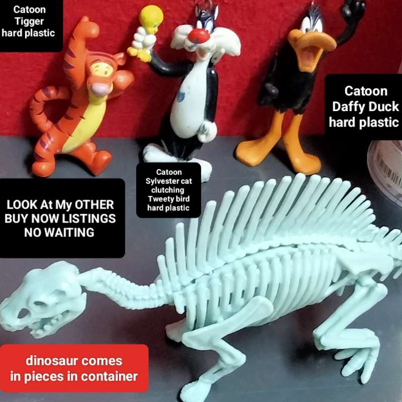 4*ITEMS *3 Catoon small figurines hard plastic bygone era+modern Dinosaur *in small pieces to build