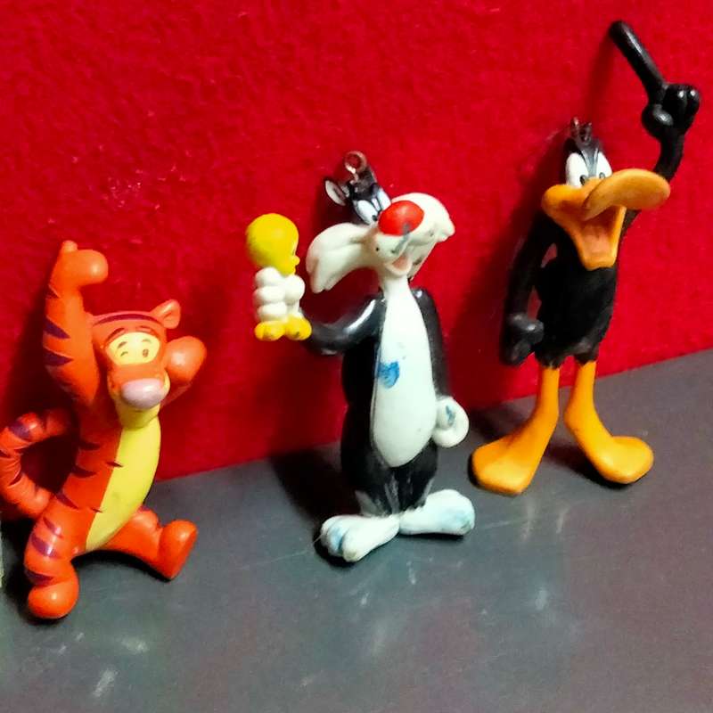 4*ITEMS *3 Catoon small figurines hard plastic bygone era+modern Dinosaur *in small pieces to build