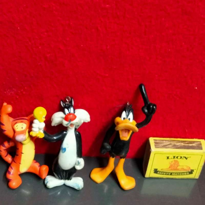 4*ITEMS *3 Catoon small figurines hard plastic bygone era+modern Dinosaur *in small pieces to build