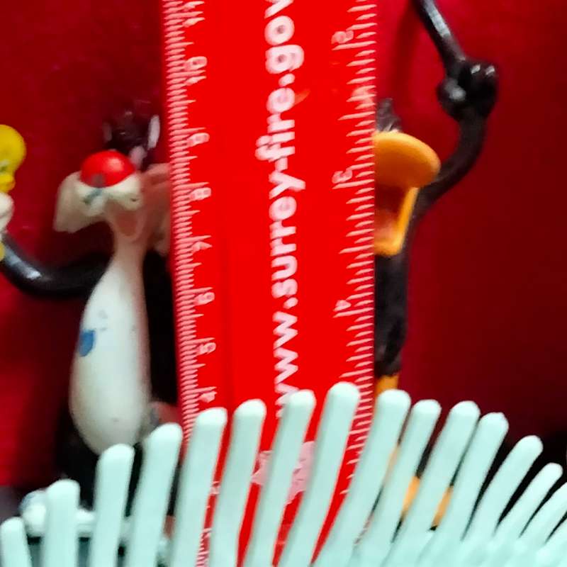 4*ITEMS *3 Catoon small figurines hard plastic bygone era+modern Dinosaur *in small pieces to build