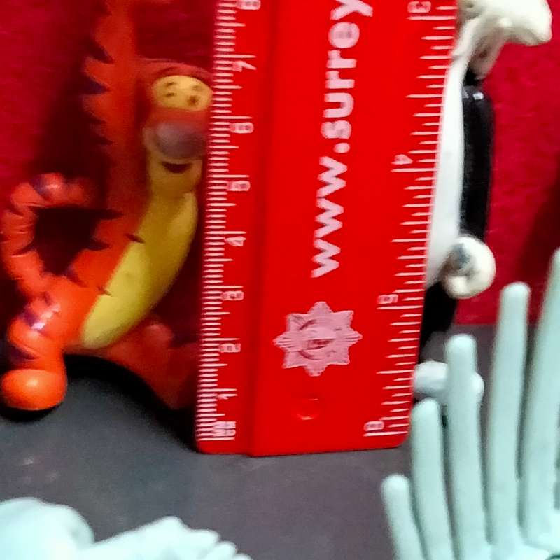 4*ITEMS *3 Catoon small figurines hard plastic bygone era+modern Dinosaur *in small pieces to build