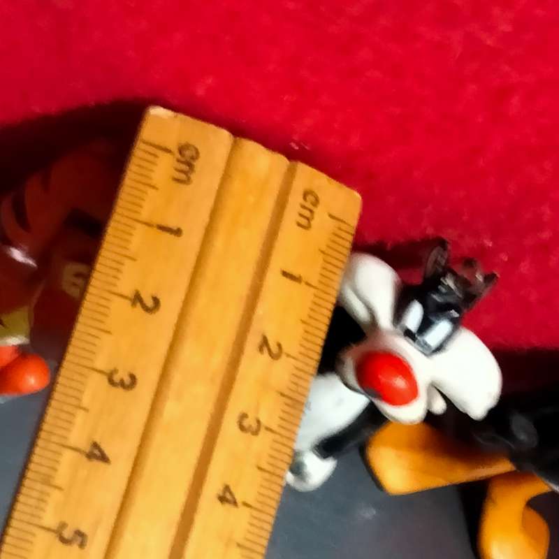 4*ITEMS *3 Catoon small figurines hard plastic bygone era+modern Dinosaur *in small pieces to build