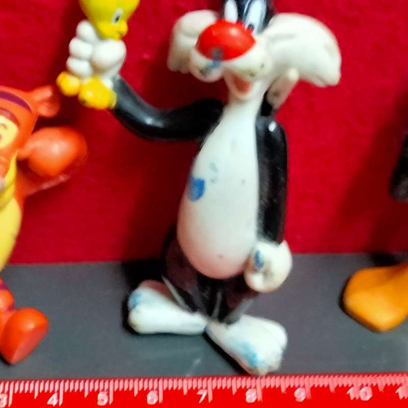 4*ITEMS *3 Catoon small figurines hard plastic bygone era+modern Dinosaur *in small pieces to build