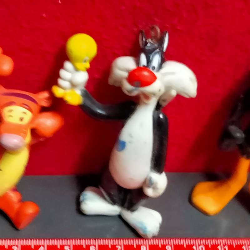 4*ITEMS *3 Catoon small figurines hard plastic bygone era+modern Dinosaur *in small pieces to build
