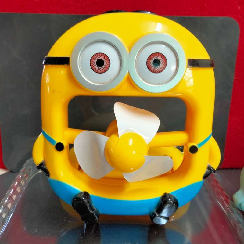 MINION Fan hard plastic NOT working  Look at my Buy Now listings No Waiting