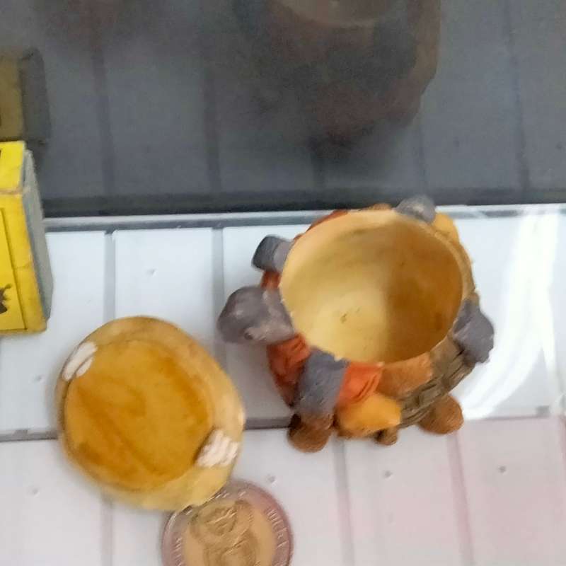 Pill Box lift of lid Tortoise Totem Pole small composite