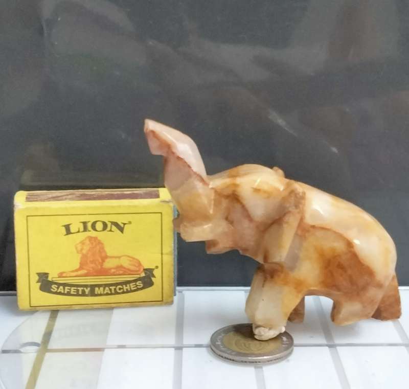 1 ONYX semi precious gemstone Elephant figurine Small  Note 3 feet damage still nice item