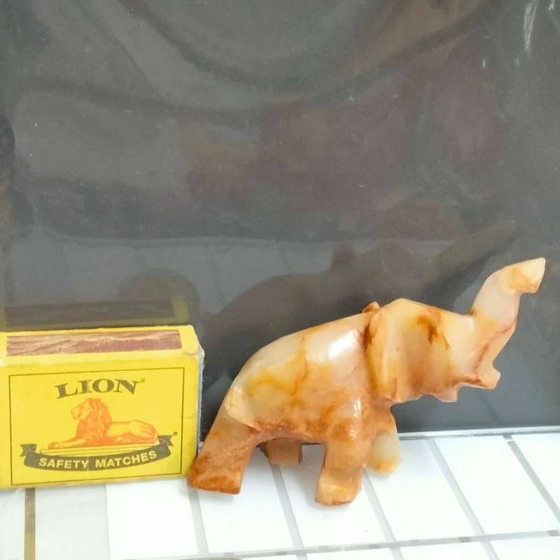 1 ONYX semi precious gemstone Elephant figurine Small  Note 3 feet damage still nice item