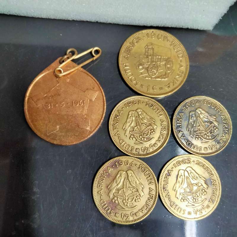 Souvenir Events Medal 31.5.1961 Formation of the Republic S.A. Bronze plate+60sCoins1/2 cents