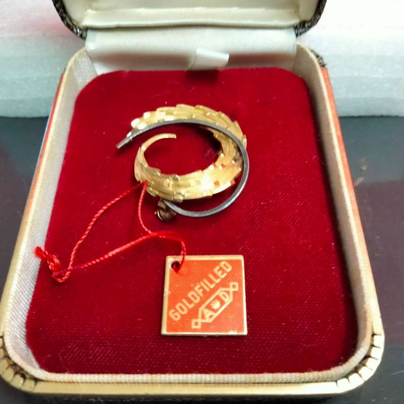 Gold filled leaf brooch 14 KT + box vintage