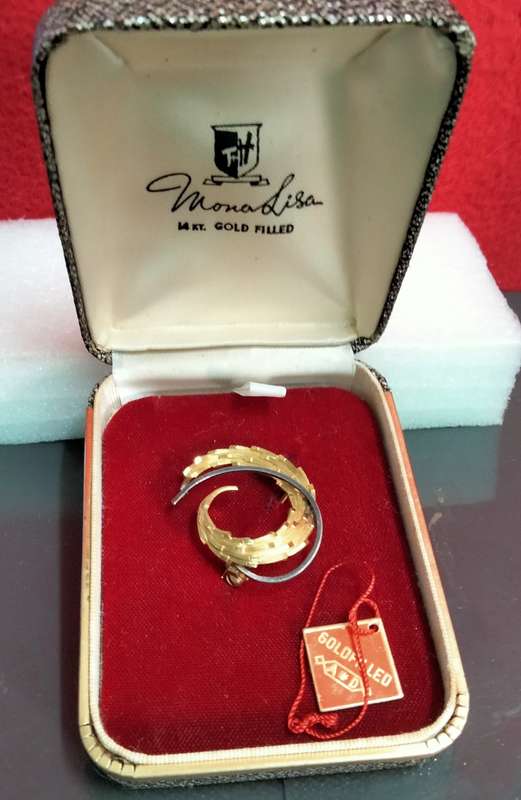 Gold filled leaf brooch 14 KT + box vintage